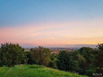 Muenchen Aussichtspunkt Olympiaberg Sonnenuntergang Alpen