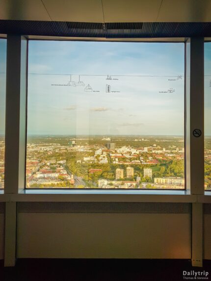 Muenchen Aussichtspunkt Olympiaturm Fenster