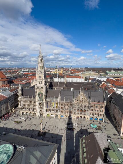 Muenchen Aussichtspunkt St Peter Rathausplatz