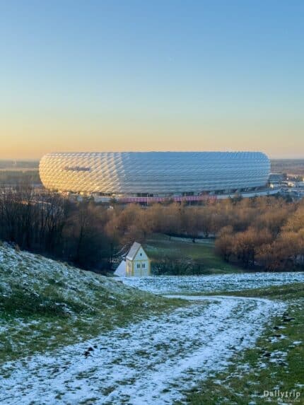 Muenchen Froettmaninger Berg Panorama Aussichtspunkt Allianz Arena