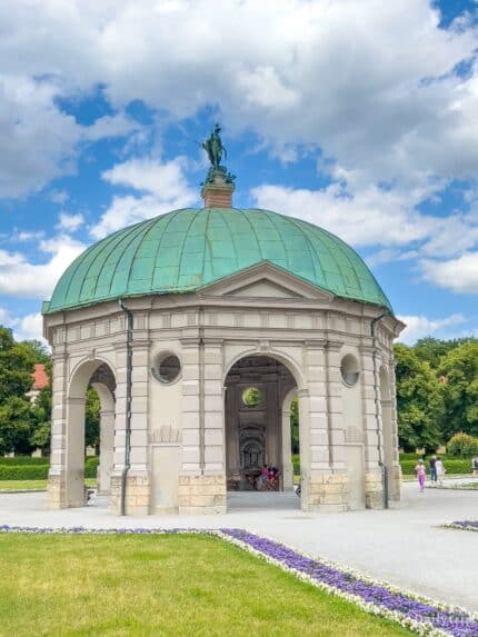 Muenchen Viktualienmarkt Hofgarten Dianatempel