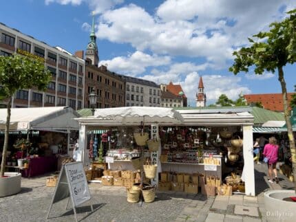 Muenchen Viktualienmarkt Verkaufsstand 1