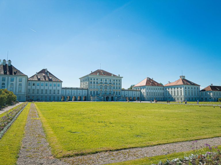 Schloss Nymphenburg Muenchen Frontansicht