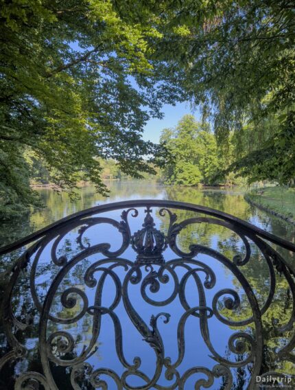 Schloss Nymphenburg Nymphenburger Park Brueckengelaender
