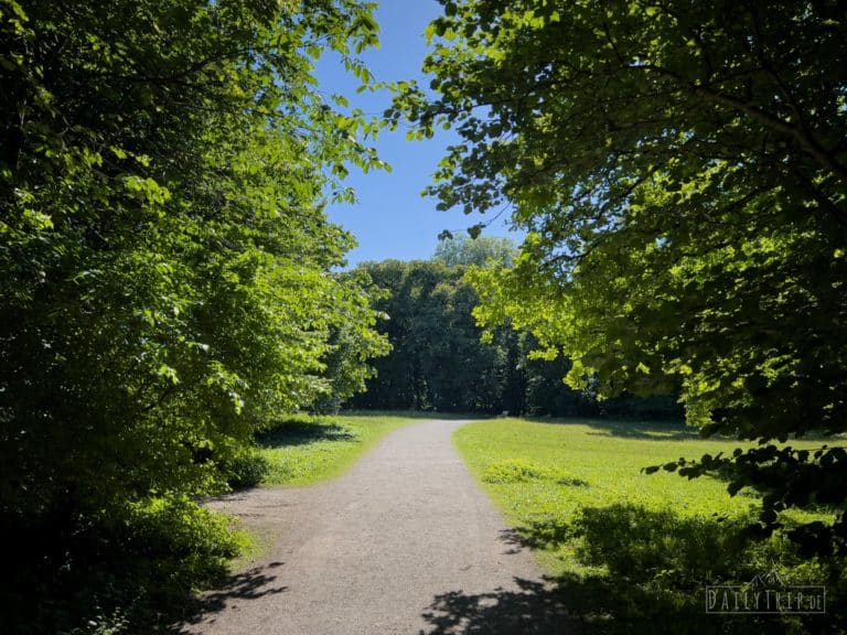 Schlosspark Nymphenburg Muenchen Waldweg