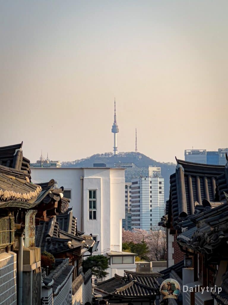 Seoul Bukchon Hanok Village Ausblick Namsan Tower