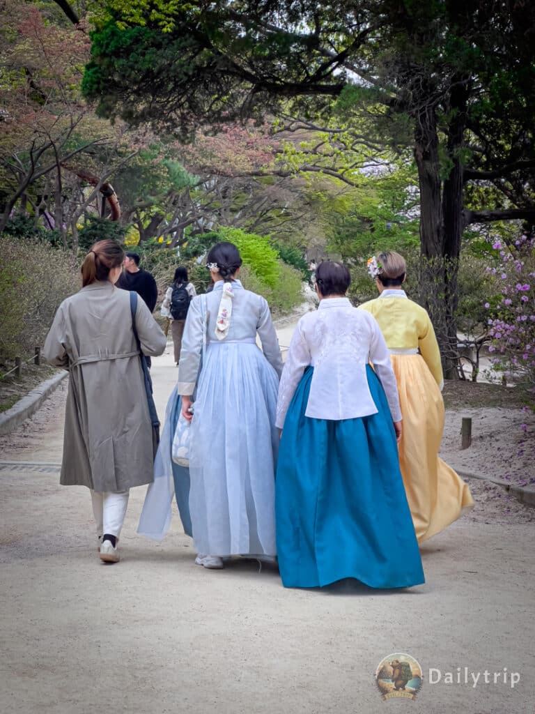 Seoul Changgyeonggung Park Hanbok Kostueme
