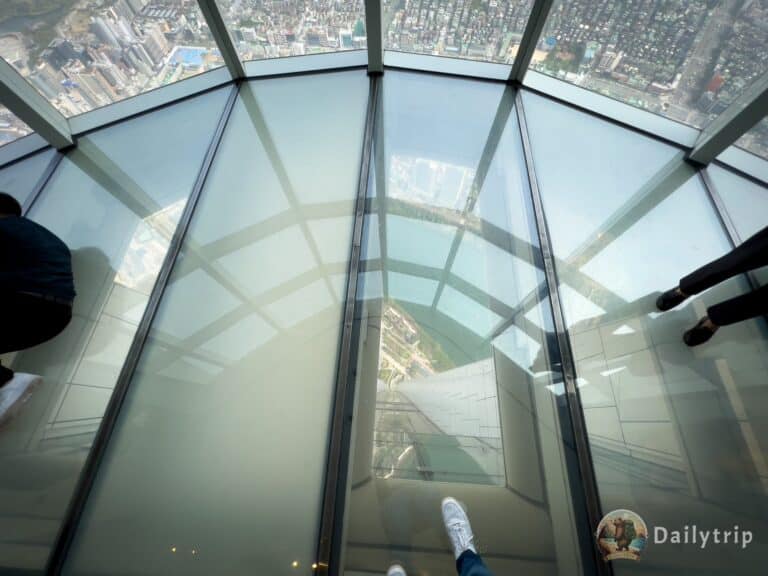 Seoul Lotte World Tower Skywalk