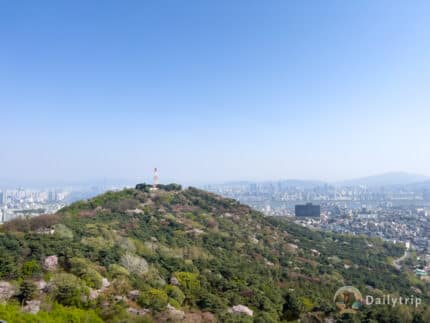 Seoul Namsan Tower Blick auf Berg