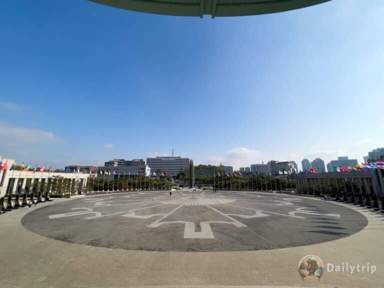 Seoul War Memorial Museum Vorplatz