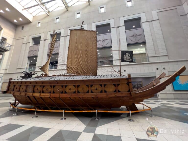 Seoul War Memorial Museum altes Schiff
