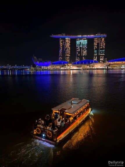 Singapur Nachts Marina Bay Sands Boot
