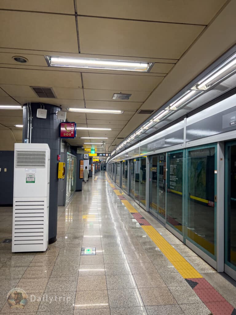 Suedkorea Seoul Metro Station