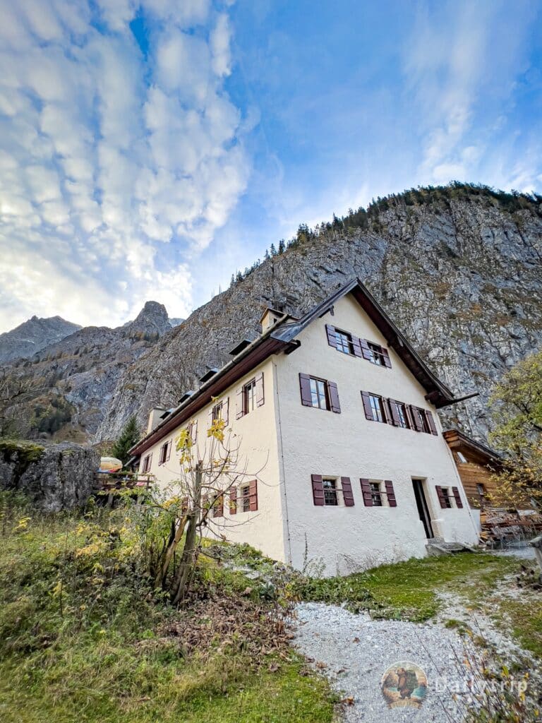 Wimbachklamm Ramsau Wanderung Wimbachschloss Gebaeude