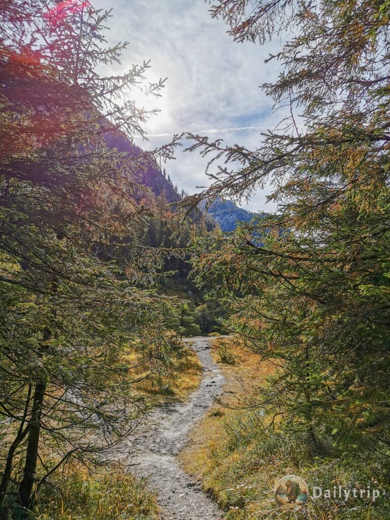 Wimbachklamm Ramsau Wanderung Wimbachtal Weg zum Fluss